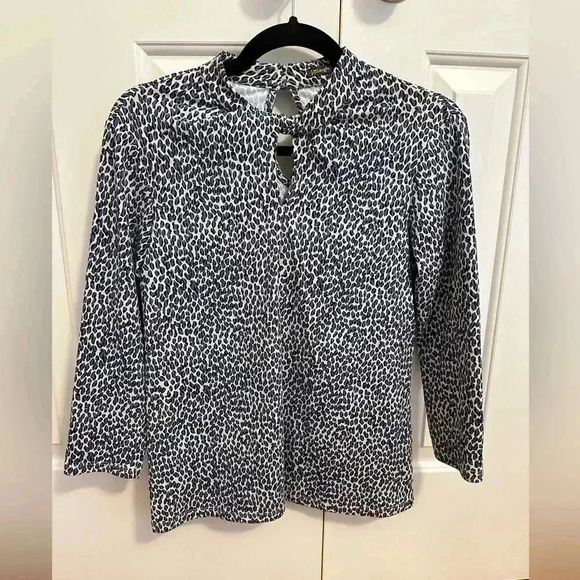 J. McLaughlin Keyhole Twist Neck Blue Cheetah Print Catalina Cloth Blouse - Picture 1 of 8